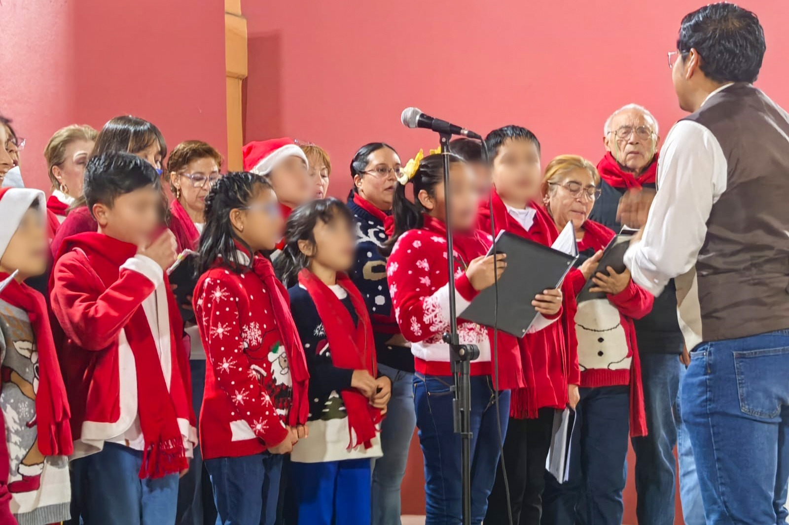 El Coro Monumental del Ayuntamiento de Tlaxcala llena de villancicos y unión la posada en La Joya